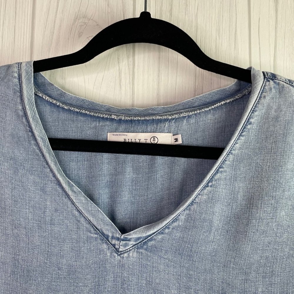 Billie T Top Chambray Medium Light Wash Blue Jean Denim 3/4 Sleeve V-Neck Frayed - Picture 3 of 8